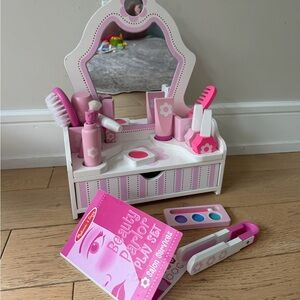 Melissa & Doug Wooden Beauty Salon Play Set